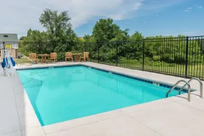 Super 8 by Wyndham Warrensburg - Piscine