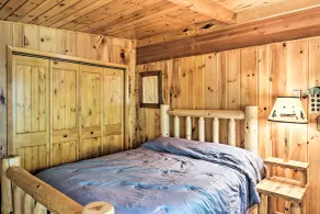 Rustic Cozy Cabin on Island Lake w/ Fire Pit, Dock - Innvendig