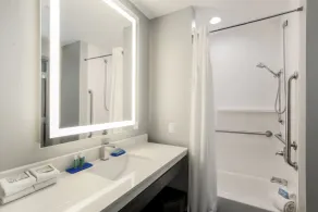 Holiday Inn Express & Suites Houston - Hobby Airport Area by IHG - Salle de bain