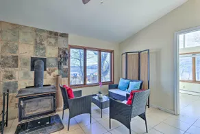 Relaxing New York Home w/ Boat Dock & Lake View! - Interiör
