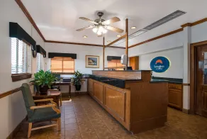 Suburban Studios Biloxi North Area - Hall