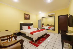 RedDoorz Plus near Ancol - Room