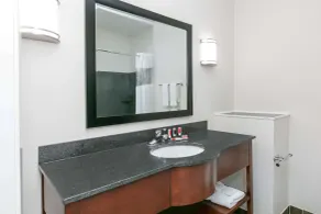 Baymont by Wyndham McComb - Bathroom