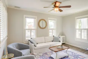 Vermilion Home - Walk to Main Street Beach! - Innvendig