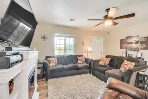 Coulterville Home w/ Gazebo Near Lakes & Hiking! - Innenbereich