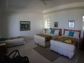 Siesta - Runaway Bay 5BR - Room