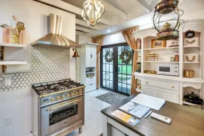 New Smyrna Beach Cottage ~ 1 Mi to Downtown! - Interior