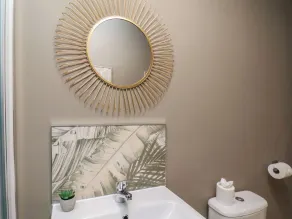 Blackburn Heights Apartment 2 - Bathroom