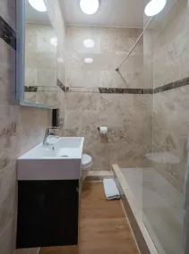 Berkley Apartments - Bathroom