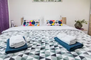 2 Bedroom Apt. in the Business Zone- Free Parking - Room