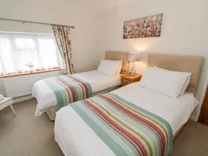 The Malins - Room