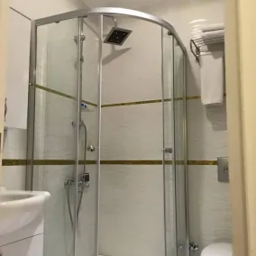 Kadhirga Hotel - Bathroom