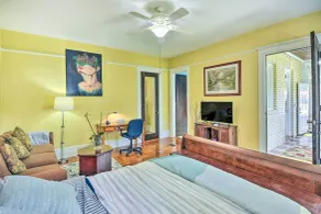 Historic Crescent City Studio - Lakefront w/ Dock! - Interiør