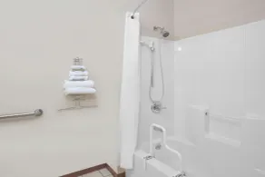 Super 8 by Wyndham Mason City - Salle de bain