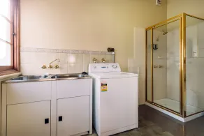 Fitzroy Motor Inn - Bathroom