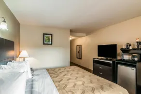 Quality Inn & Suites near Downtown Bakersfield - Chambre