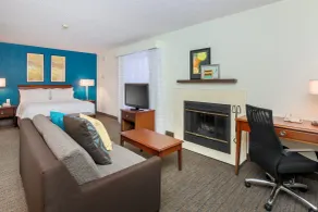 Hawthorn Suites by Wyndham Tinton Falls - Room