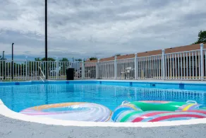 Americas Best Value Inn Chanute - Pool
