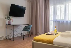 Playful & Trendy 2BR on Regina Elisabeta, Steps to Cismigiu Gardens - Bathtub & Boulevard Views - Rom