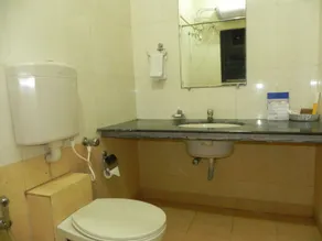 Hotel Reeva Suites - Bathroom