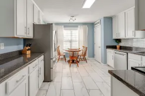 Modern 6BR Haven With Playroom, Gym, Deck - Innvendig