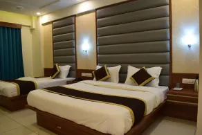 Hotel Royal Square, Ahmedabad - Rum