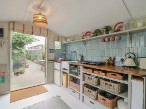 The Artist's Cabin By The Sea - Private kitchen