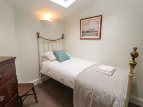 Cwmalis Hall - Room