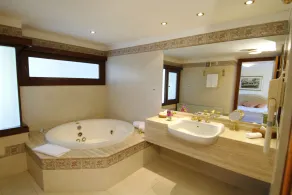 Hotel del Lago Golf & Art Resort - Bathroom