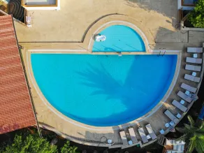 Tomris Apart - Piscina