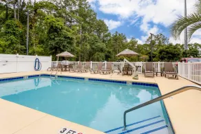 Comfort Suites At the University - Pool