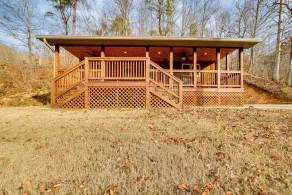 Cozy Waverly Cabin w/ Fireplace & Deck! - Interiör