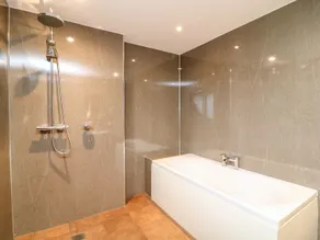 Oak Apple - Bathroom