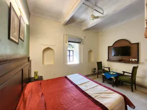 Raja Nahar Singh Palace - Zimmer