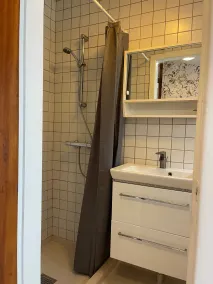 The Gatekeepers Cottage at Hindemae Estate Cozy Stay in Historic Surroundings - Bathroom