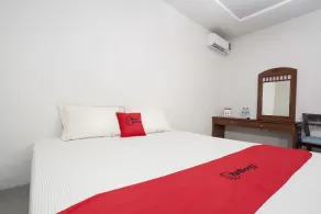 RedDoorz @ Panglima Sudirman - Zimmer
