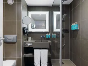 Novotel Berlin Mitte - Bathroom