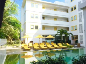 Bloomrooms @ Calangute - Pool