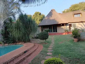 One love suites - Pool