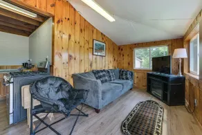 Lupton Cabin w/ Fire Pit: Walk to George Lake! - Innvendig