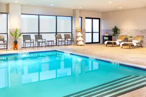 Crowne Plaza Boston - Woburn by IHG - Piscine