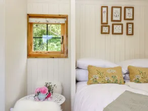 Coombe Valley Shepherd's Hut - Room