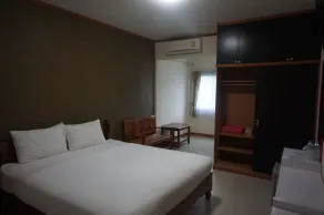 Wetsawat Place Hotel - Zimmer