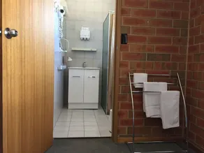 Pooraka Motor Inn - Bathroom