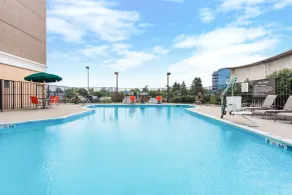 Holiday Inn Timonium by IHG - Piscina