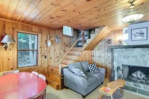 Dock, Beach, Views: Rustic Green Lake Cottage - Innenbereich