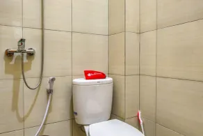 RedDoorz Syariah near Kebon Rojo Park Blitar - Salle de bain