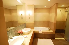 Kennedy Towers - Marina Residences 2 - Bathroom