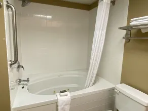 Country Inn & Suites by Radisson, Dunn I-95 - Salle de bain