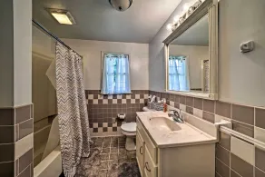 Boat & Ski: Home on Edinboro Lake w/ Grill! - Innvendig